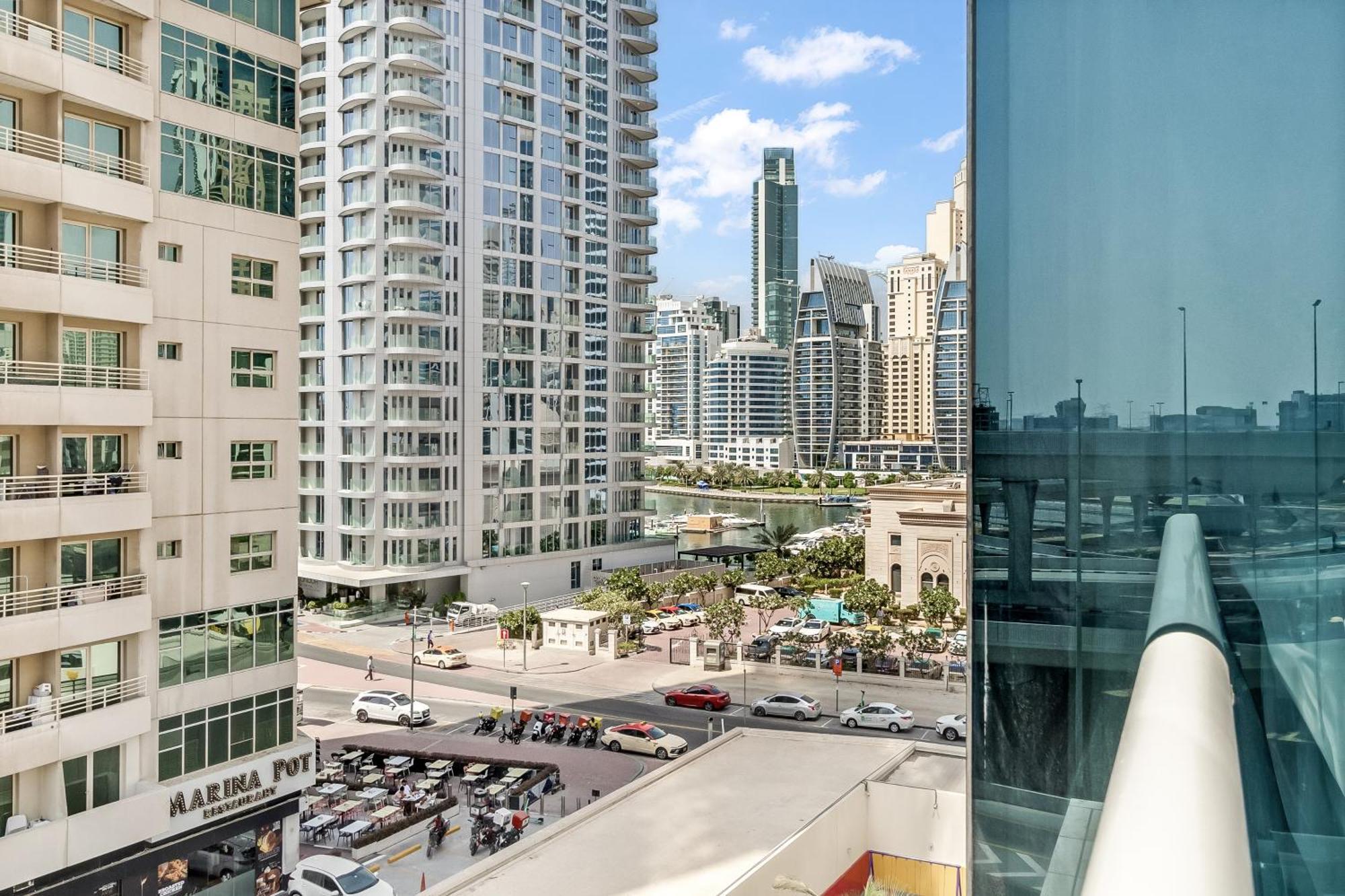 Spacious 3 Bedroom Newly Furnished - Marina Apartment Dubai