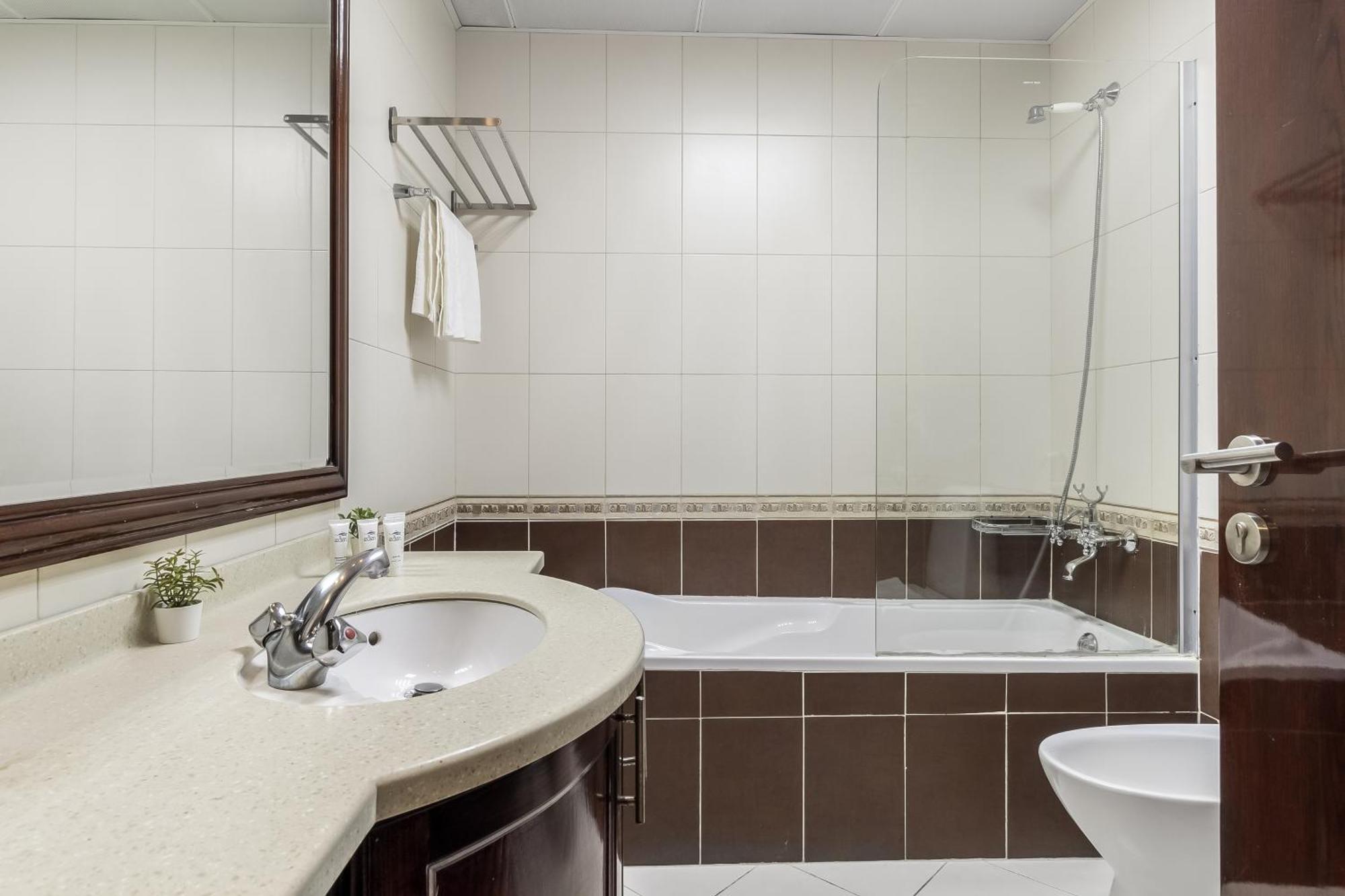 Apartment Spacious 3 Bedroom Newly Furnished - Marina Dubai